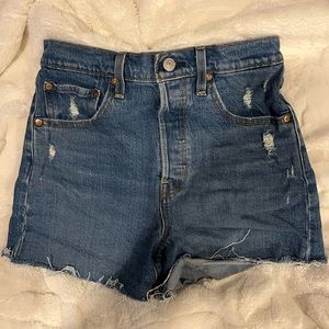 Levis rib cage shorts